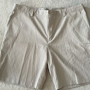 Men’s Izod Golf shorts. Like new condition.